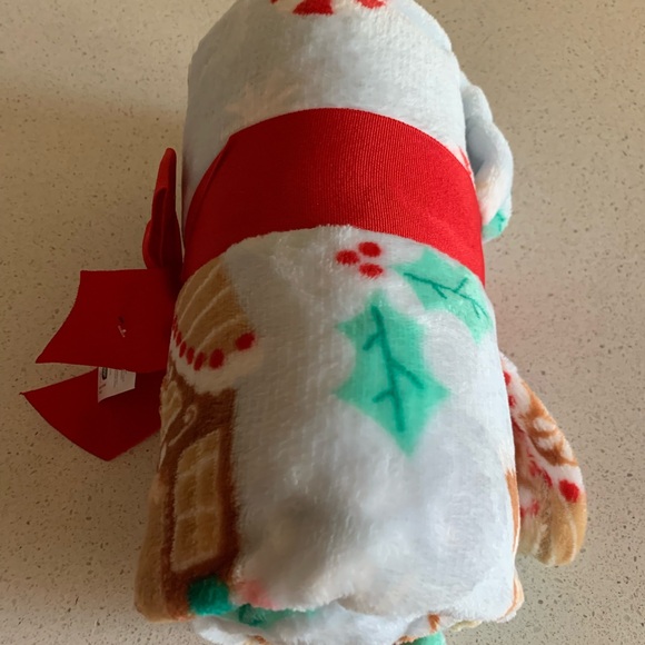 Gingerbread Blanket Holiday Time Red and White Festive - Picture 9 of 11